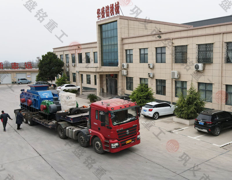 大型鐵礦石對輥制砂機(jī)產(chǎn)量是多少？